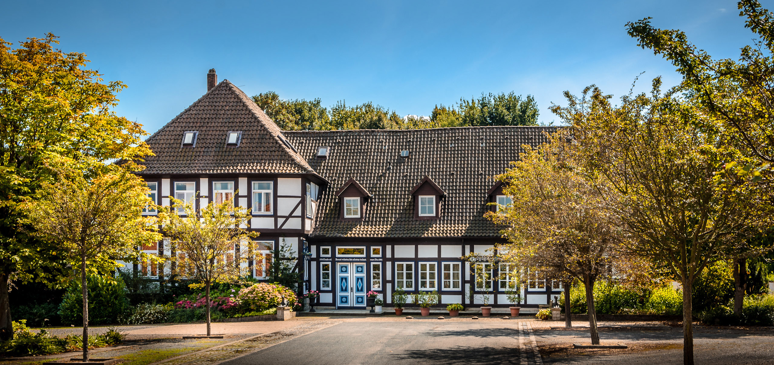 Herrenhaus des Ritterguts Langreder im Sommer